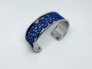 modra klekljana zapestnica