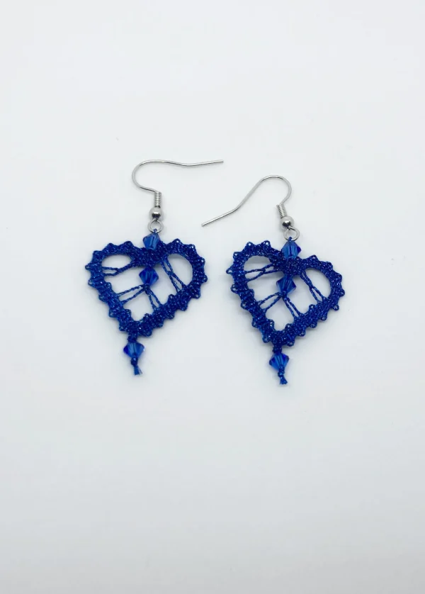 modri klekljani uhani s kristali