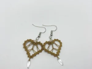 zlati klekljani uhani s kristali