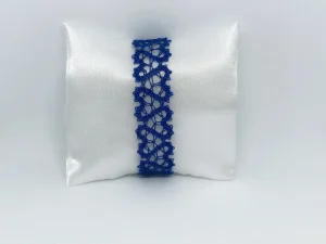 modra klekljana zapestnica