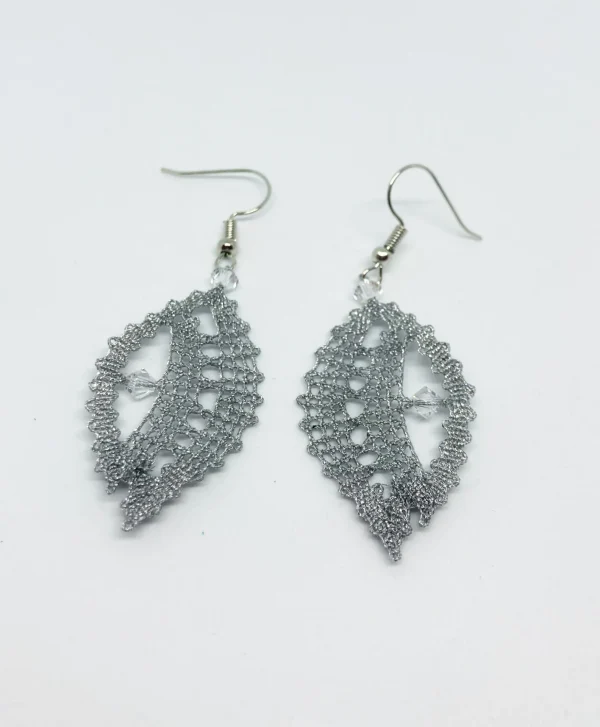 kolekcija večplastna, zlati klekljani uhani