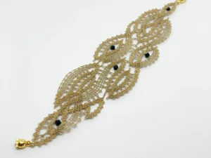 zlata klekljana zapestnica s kristali